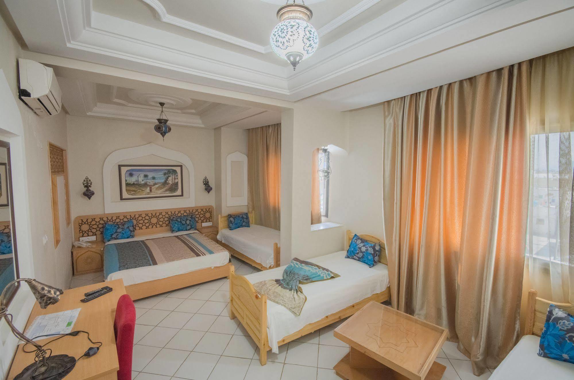 Hotel Saheb Ettabaa Тунис Екстериор снимка