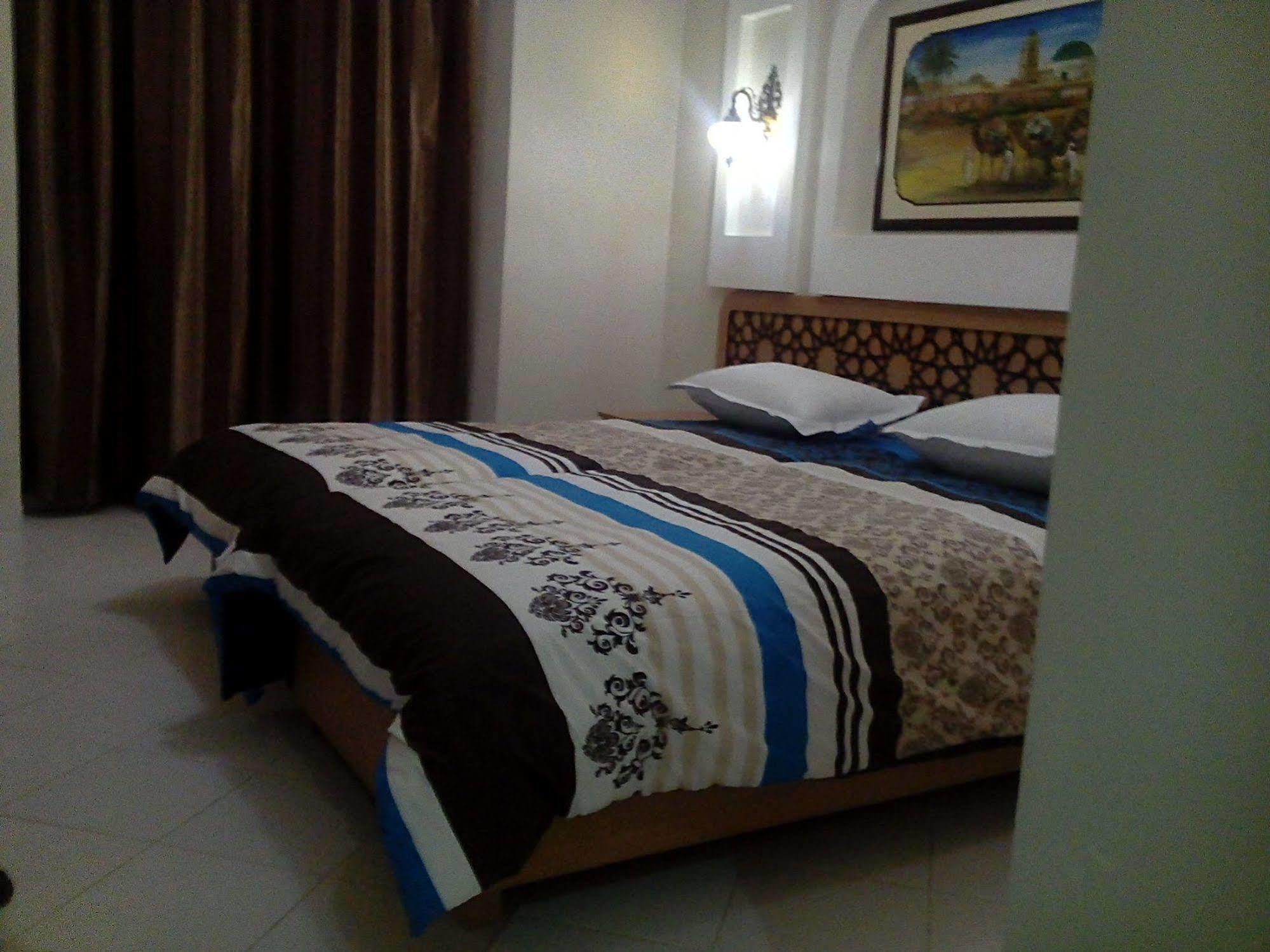 Hotel Saheb Ettabaa Тунис Екстериор снимка