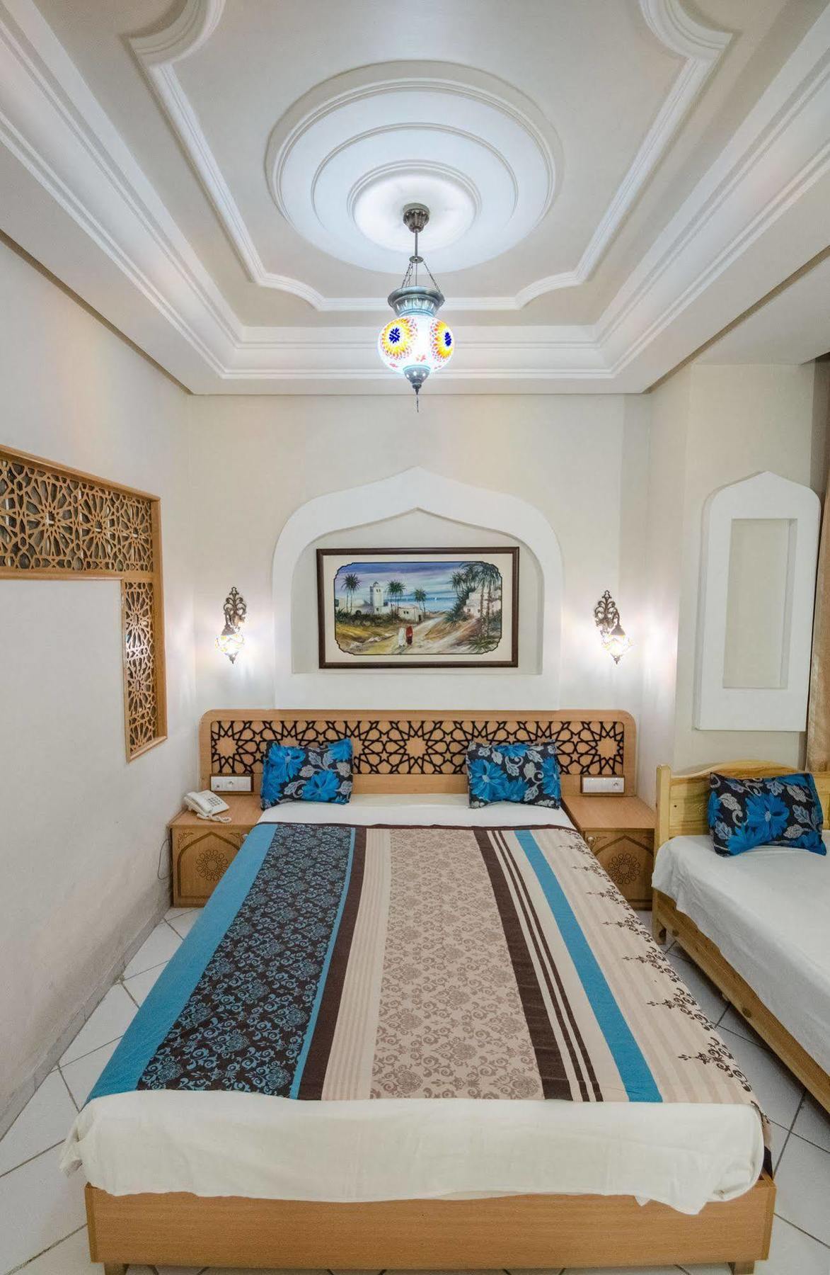 Hotel Saheb Ettabaa Тунис Екстериор снимка